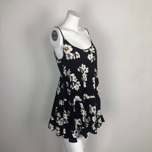 Brandy Melville Jada Black Floral Dress Babydoll - Picture 6 of 7
